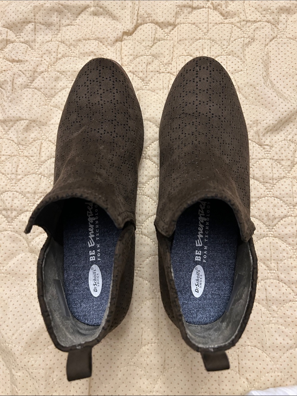 Dr. Scholl's Women’s Olive Perforated Suede Ankle Boots size 9.5